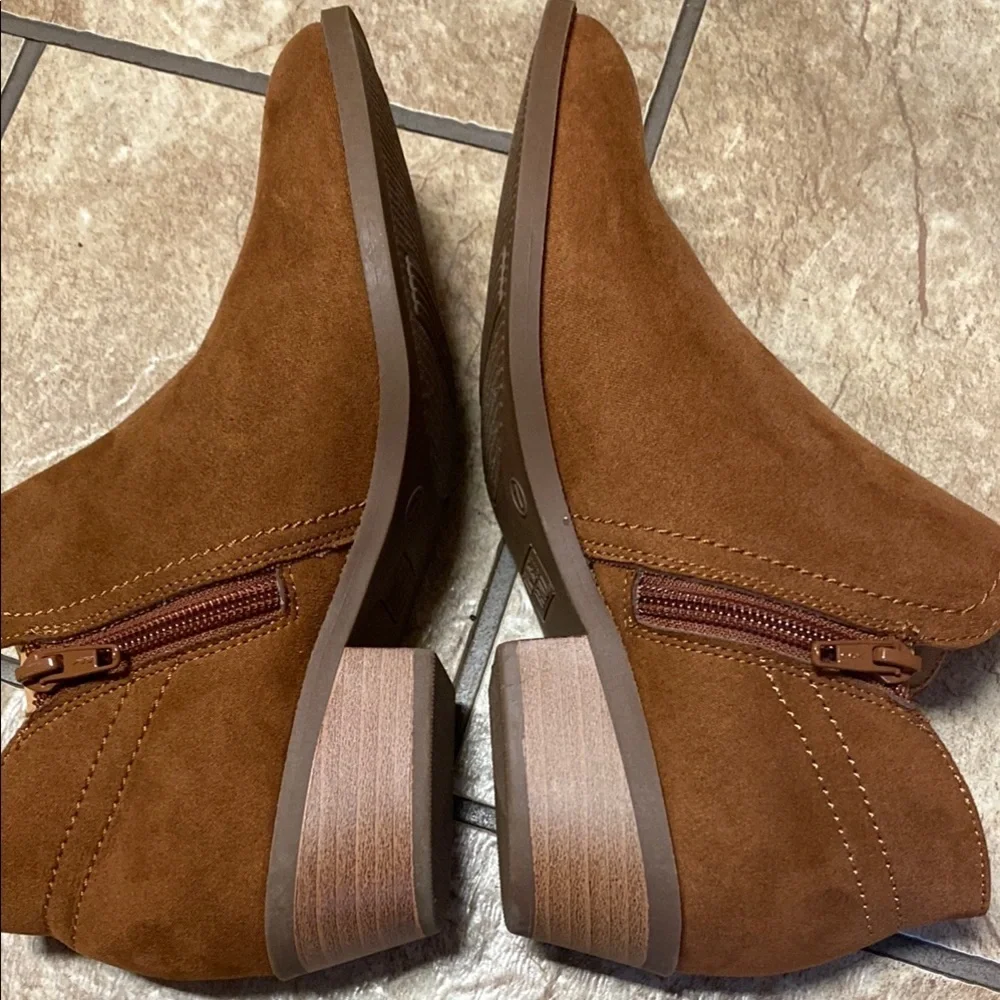 Women’s Size 7 Brown Suede Like Booties Minimalist Neutral Comfy Office Academia
